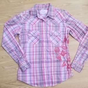 Ladies Western Style Shirt. Pink Pearl Snaps. Embroidered Floral & Butterfly.